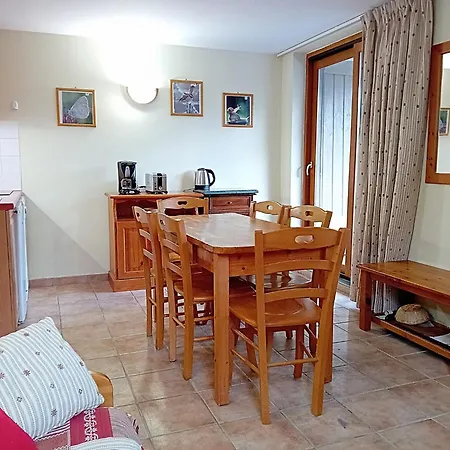 With Balcony For 6 People