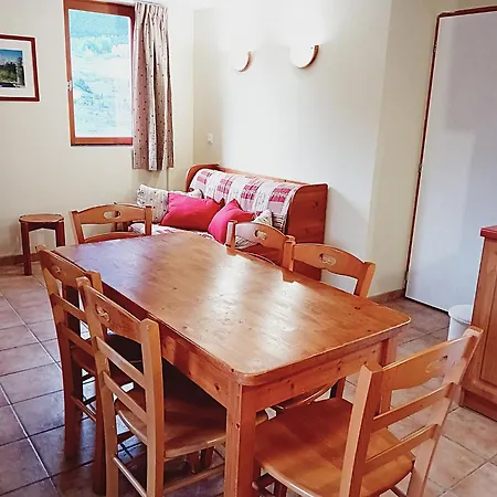 With Balcony For 6 People *